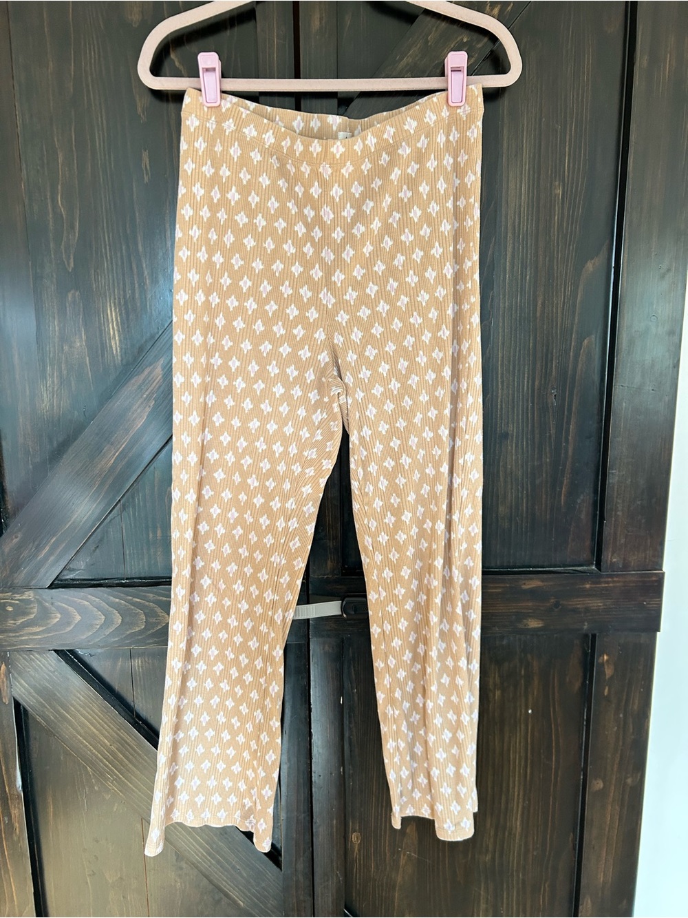 Aerie high waisted cropped flare leggings pink and beige pattern